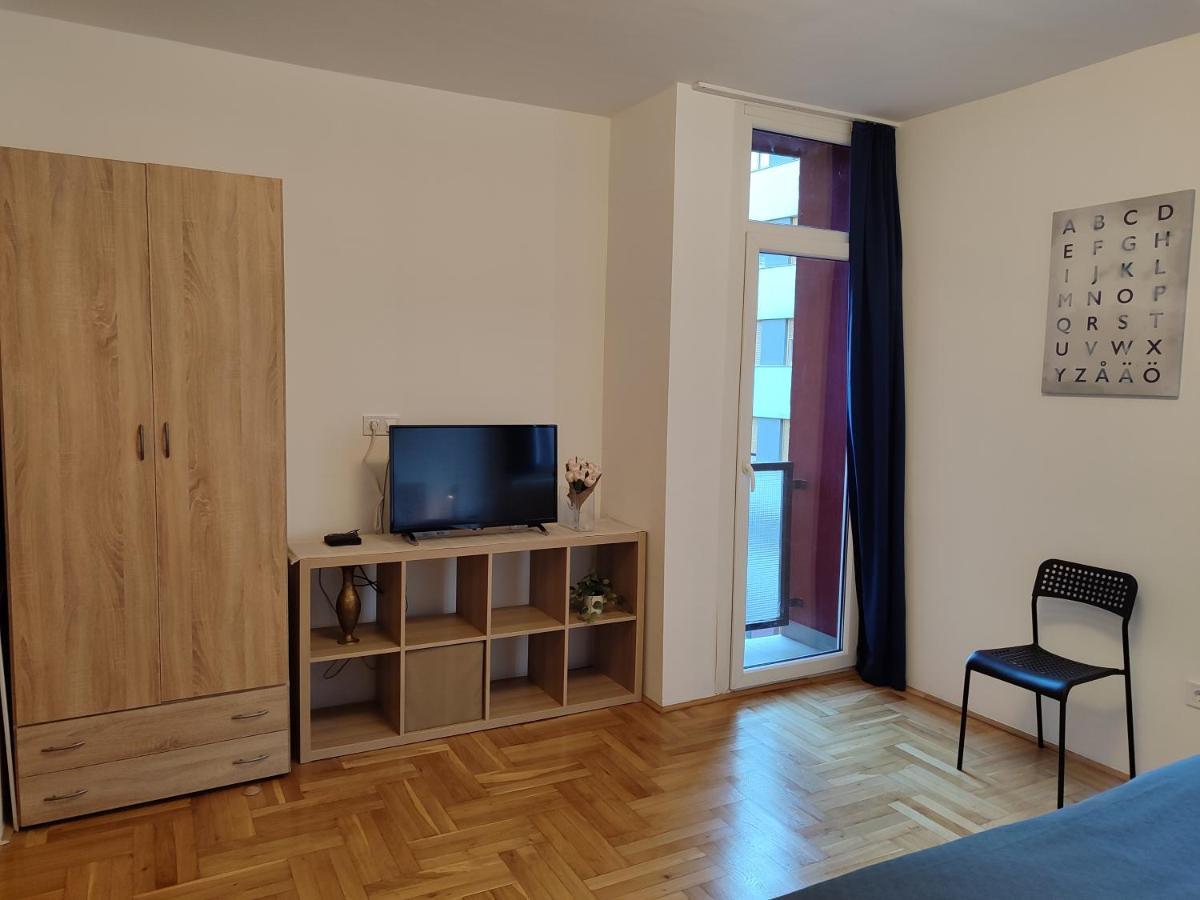 Apartment Castle Corner